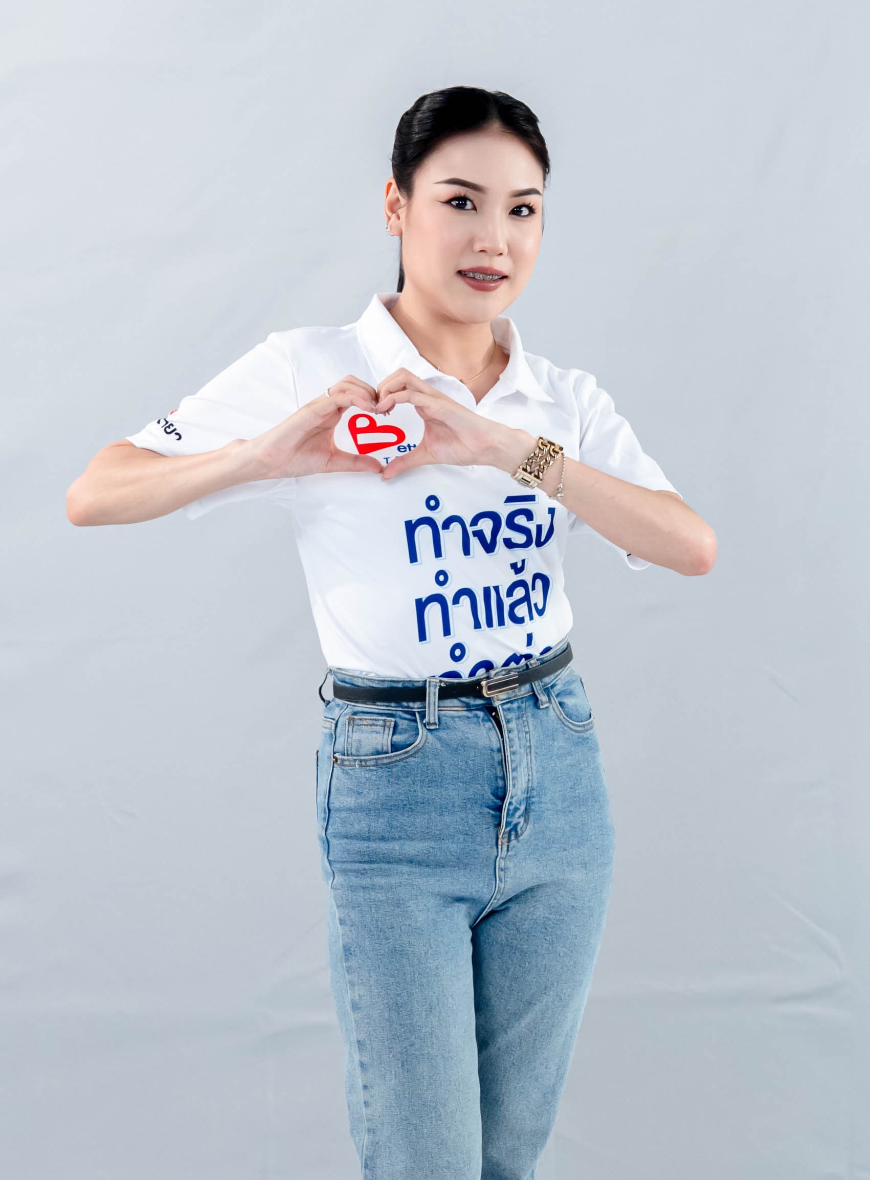 นางสาวเดือนสกาว แจ่มเจริญ